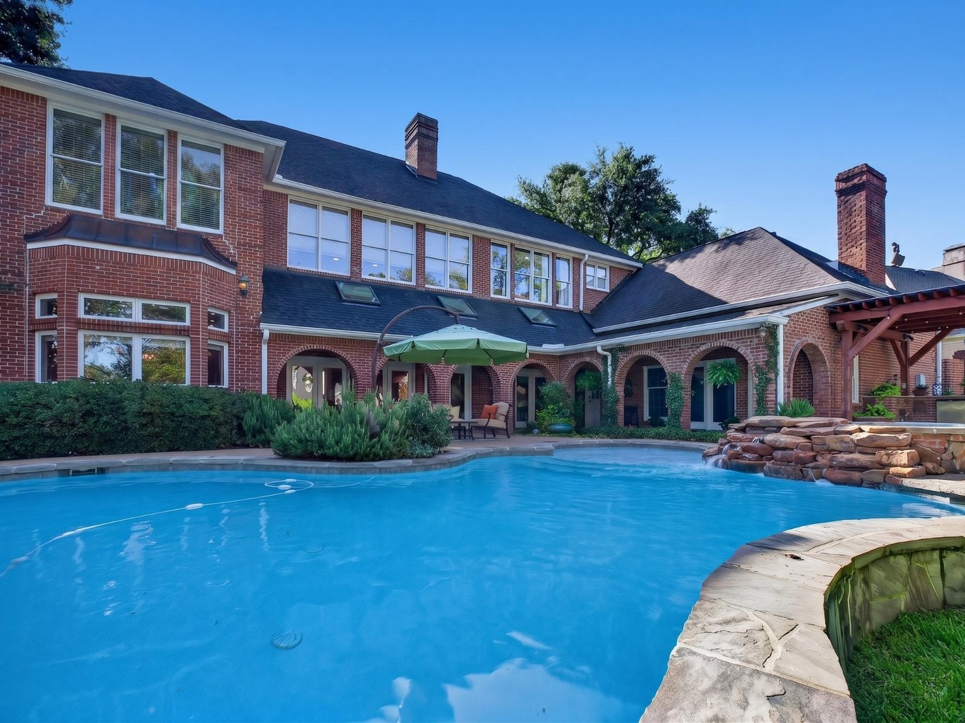 Pool home in East Texas