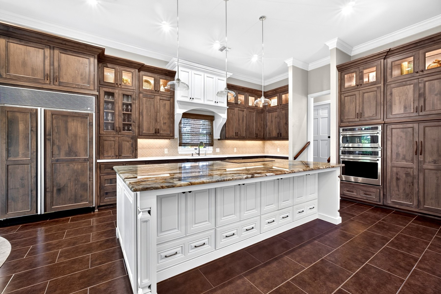 Luxury kitchen photography for a Hollytree real estate listing in Tyler Texas